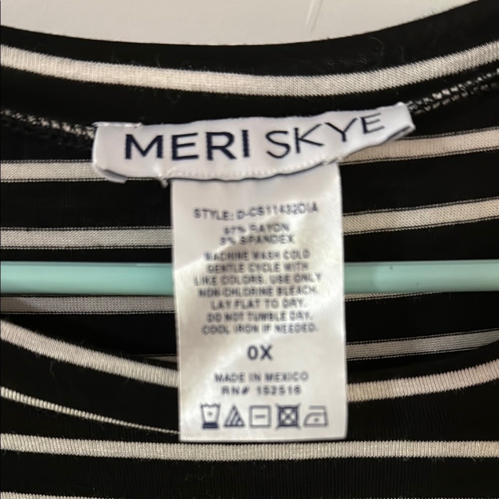 Meri Skye Black and White Striped Women's Top Size OX NWT - Picture 2 of 5